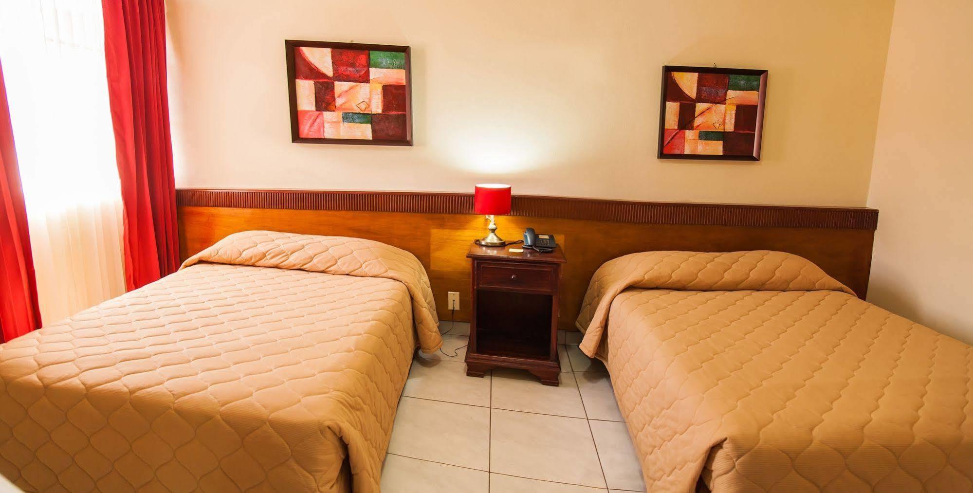 Estrella Hotel